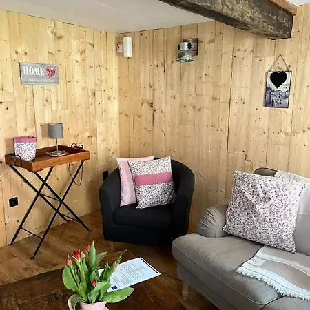 アパート Rlguesthouses *