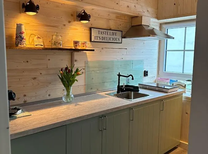 Rlguesthouses ガイレンキルヒェン