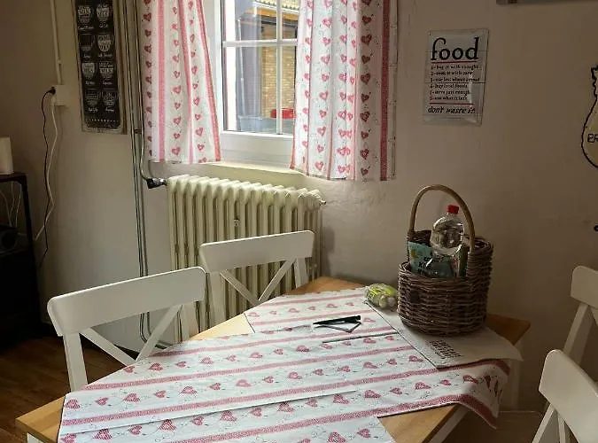 Rlguesthouses 公寓 *